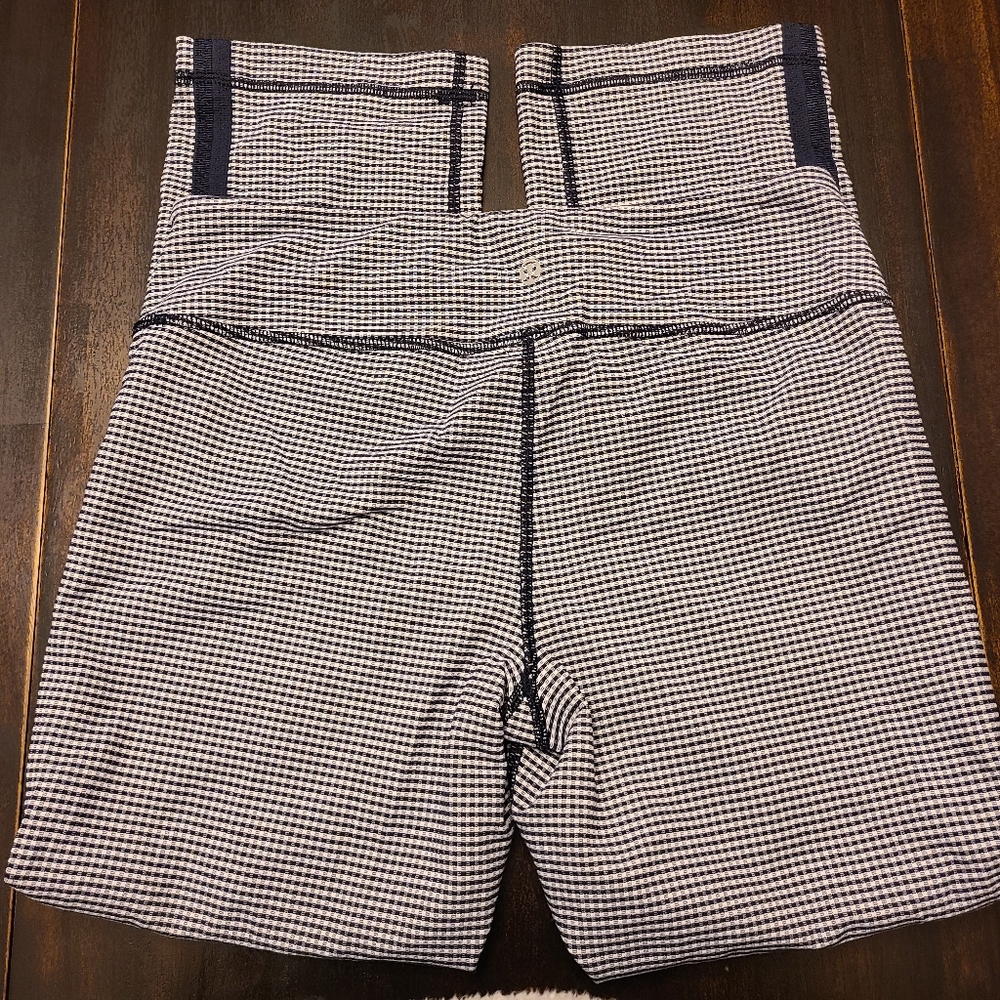 Lululemon Cropped Yoga Pants - Picture 4 of 6